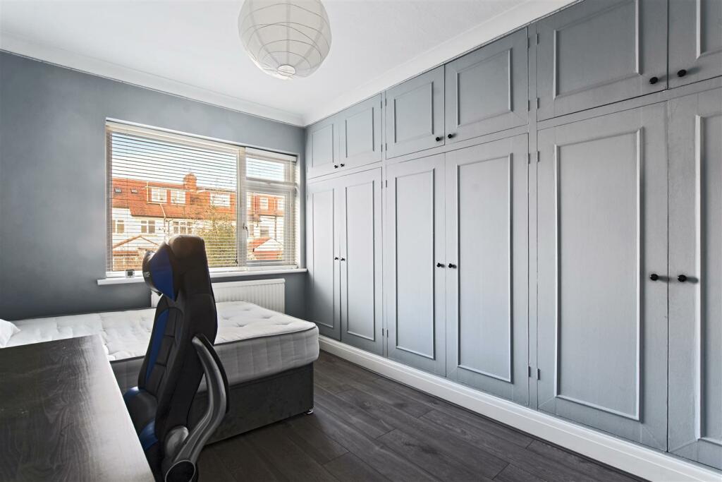 02-9fa5GCWT - 9 Leigh Gdns - Bedroom 2 -Original (