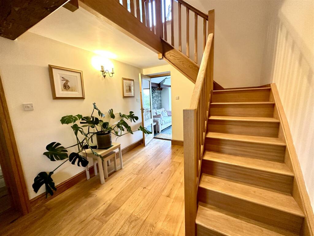 FIRST FLOOR STAIRS AND LANDING