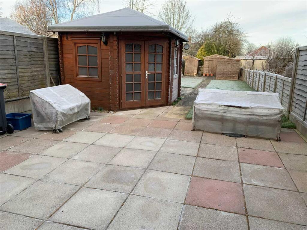 SUMMER HOUSE 9 x 9