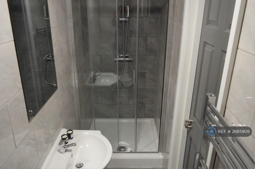 Bedroom 2 En-Suite