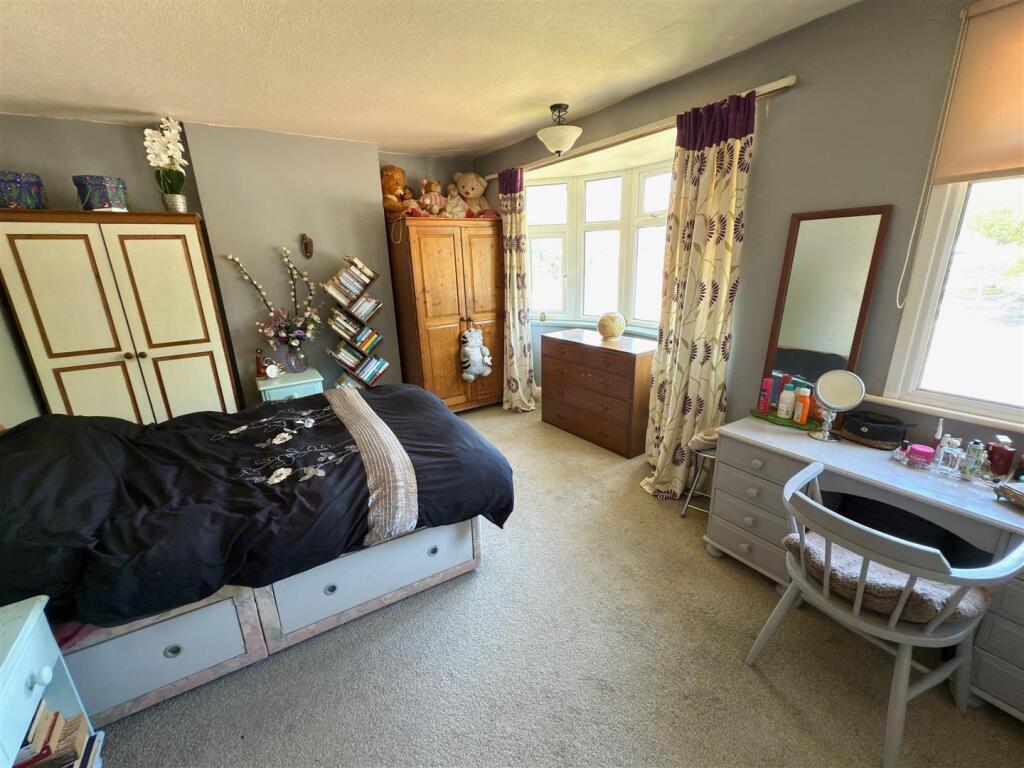 Bedroom 1.jpg