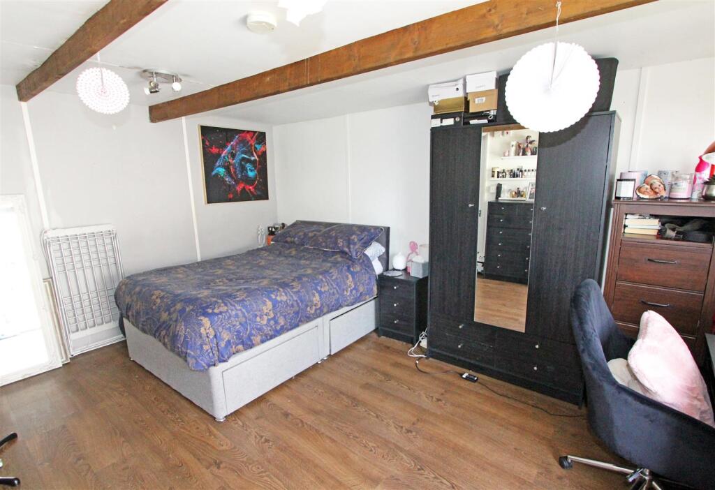 IMG_3714 bed single.jpg