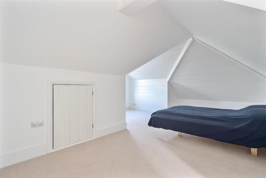 Bed 3.jpg