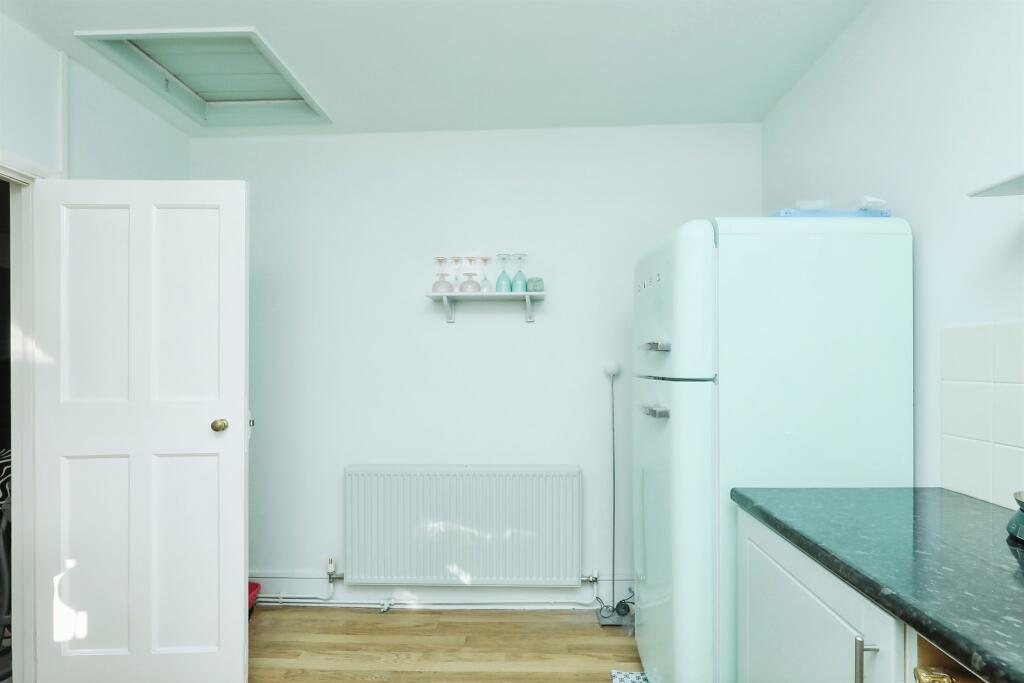 Kitchen/ Breakfast Room