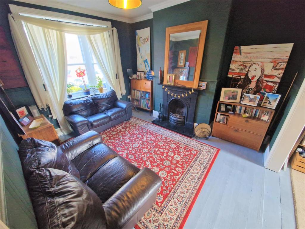 Lounge/Dining Room