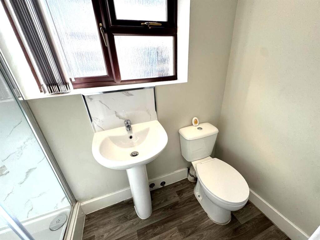 Shower Room Pic 2