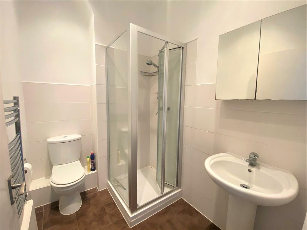 bathroom (Large).jpg