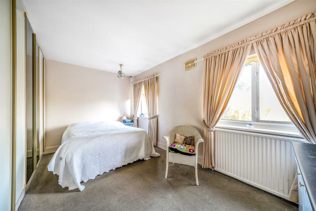 Bedroom 4.jpg
