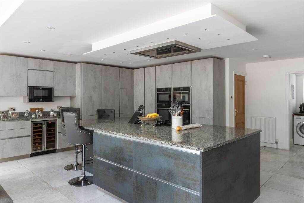 11 Pine Coombe-33.jpg