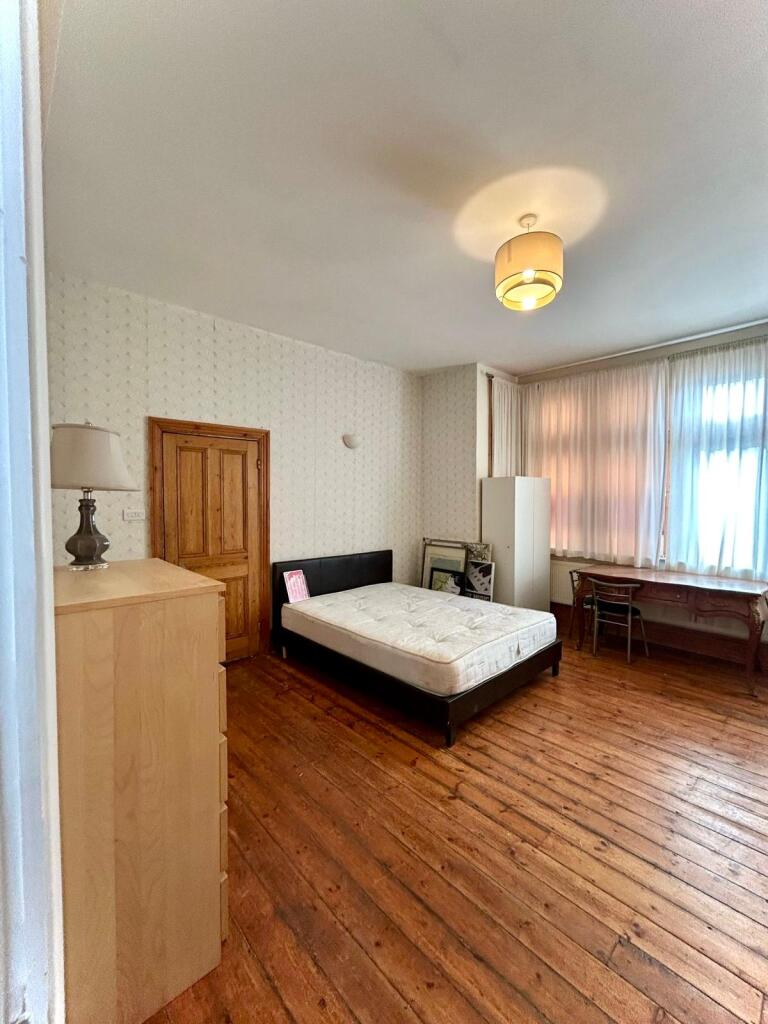 A Spacious &amp; Recently Decorated 2-Bedroom Ground 