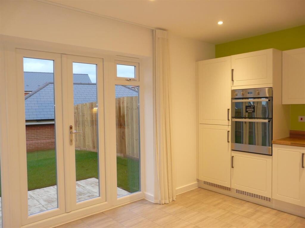 36 Thomas Place V2008.JPG