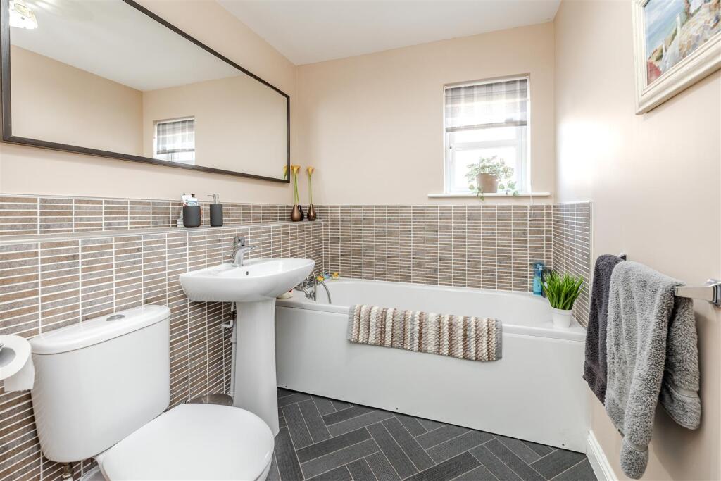 11CawfieldsClose-HadrianVillage-Wallsend-NE280BJ-1