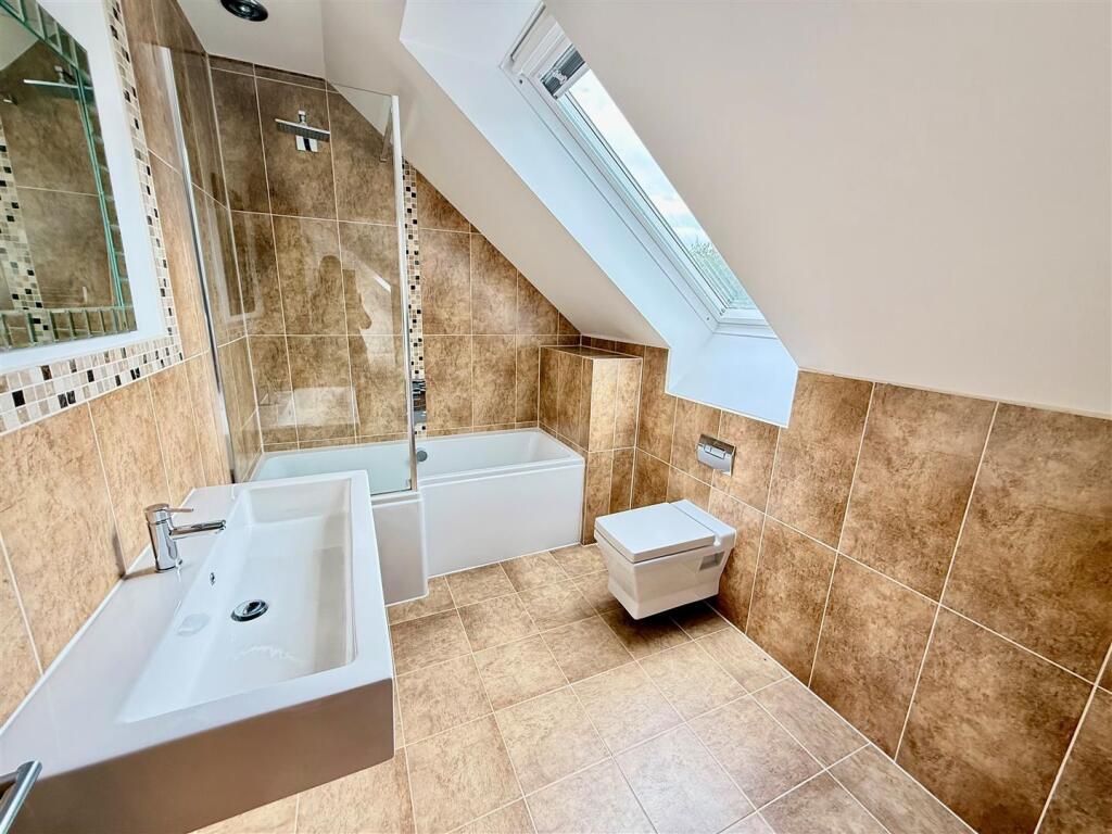 Bathroom The Oak.jpg