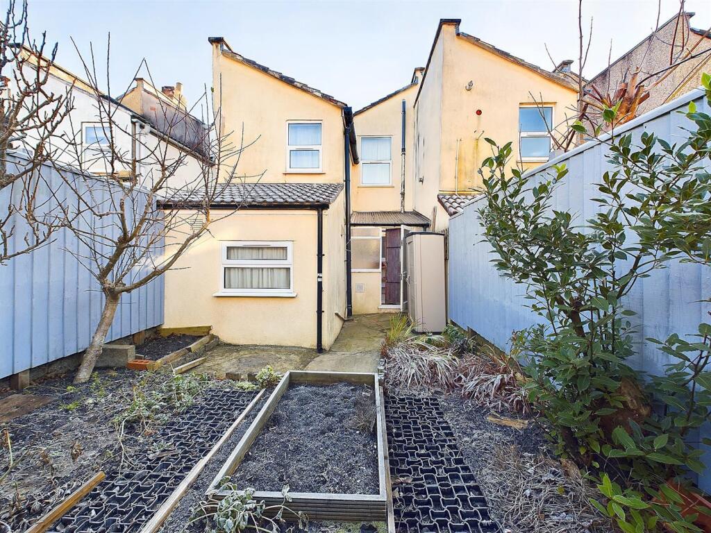 15 - Three Bed Terrace Franklyn Street.jpg