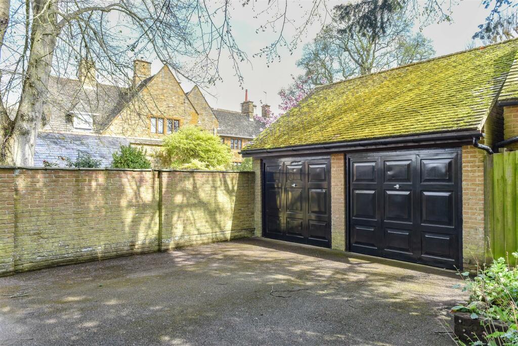 DOUBLE GARAGE BLOCK