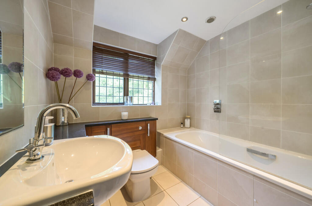 1306183-11-684c46...