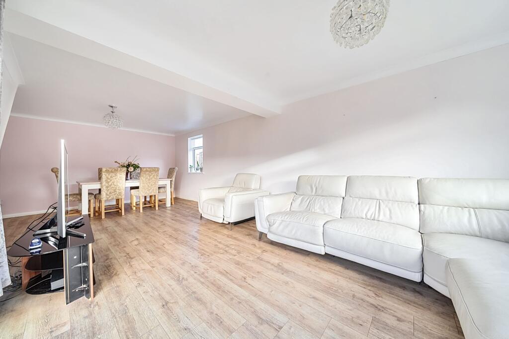Living Room/Dining Room (3)
