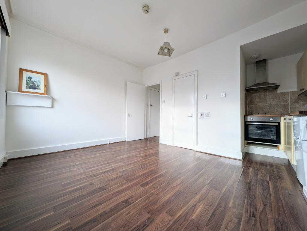 Bedroom / Living Area