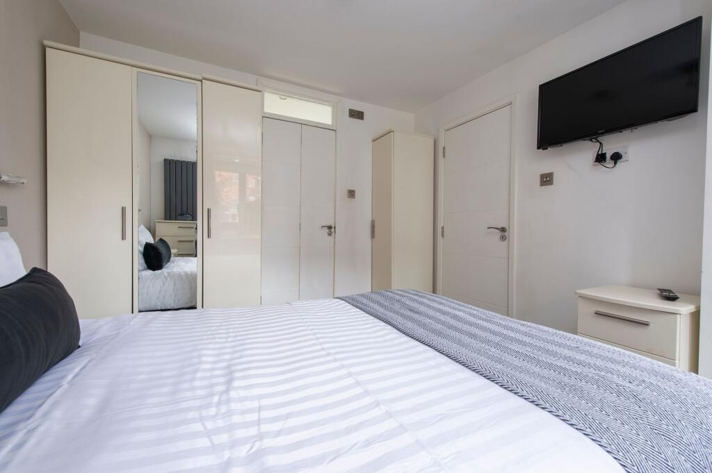 Bright and tidy double bedroom featuring a comf...