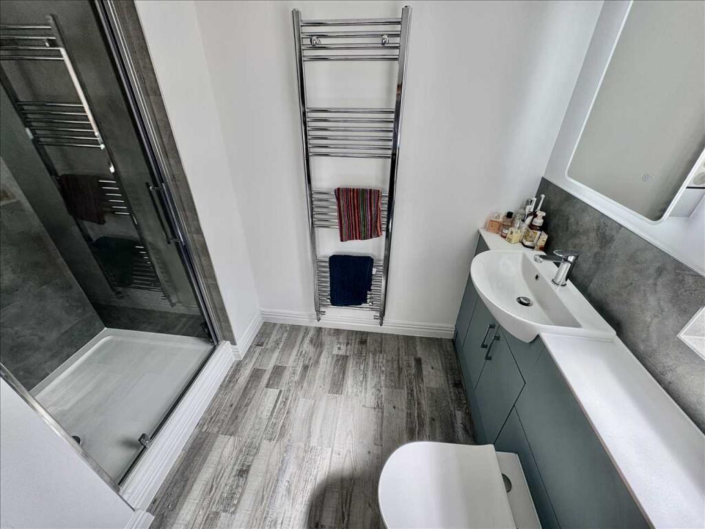 ENSUITE SHOWER ROOM