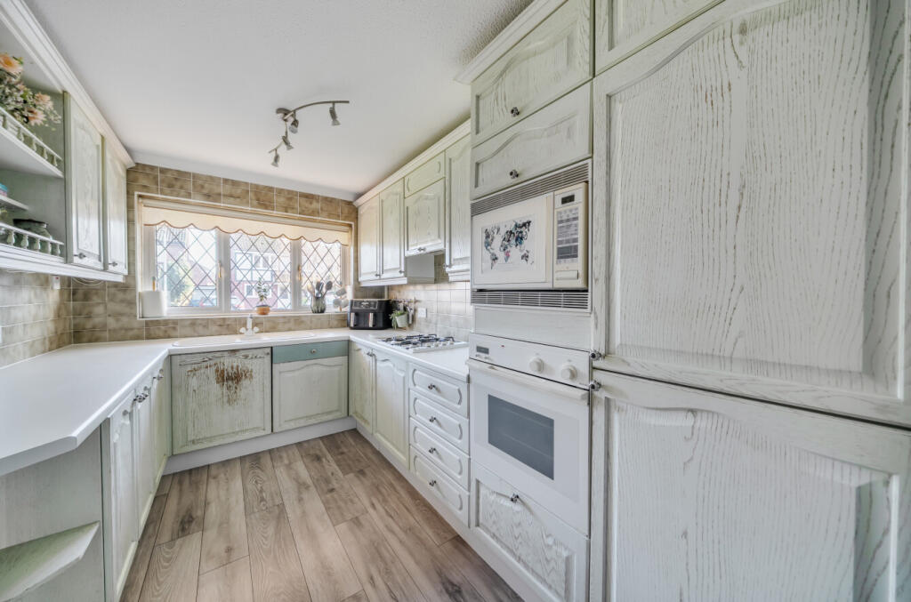 1386539-11-692ed6...