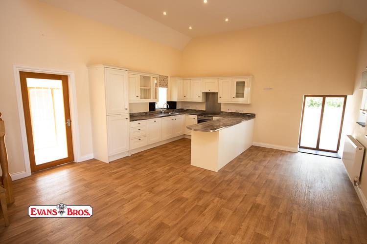 OPEN PLAN KITCHEN / DINING ROOM