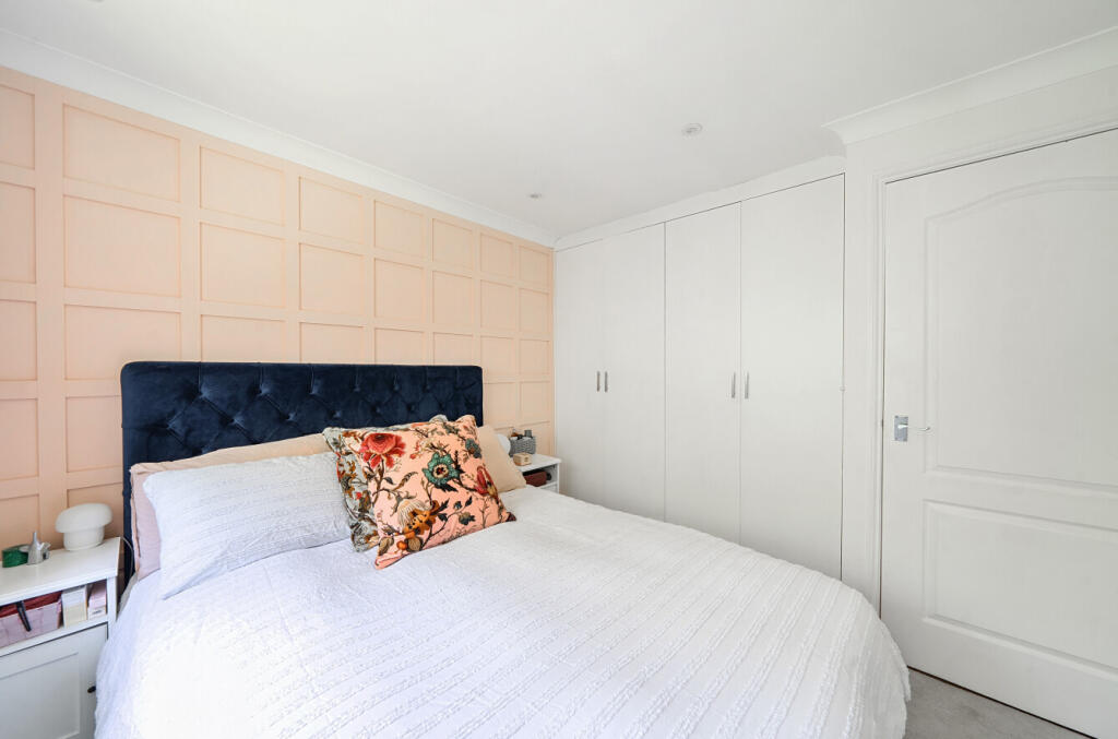 1305886-10-684c33...