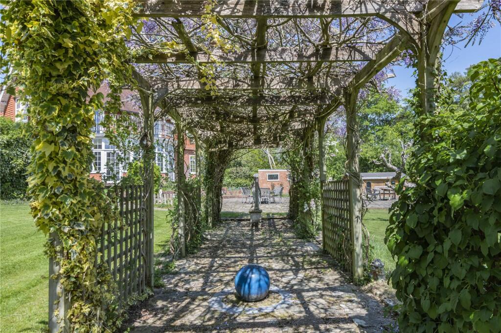Wisteria Walk