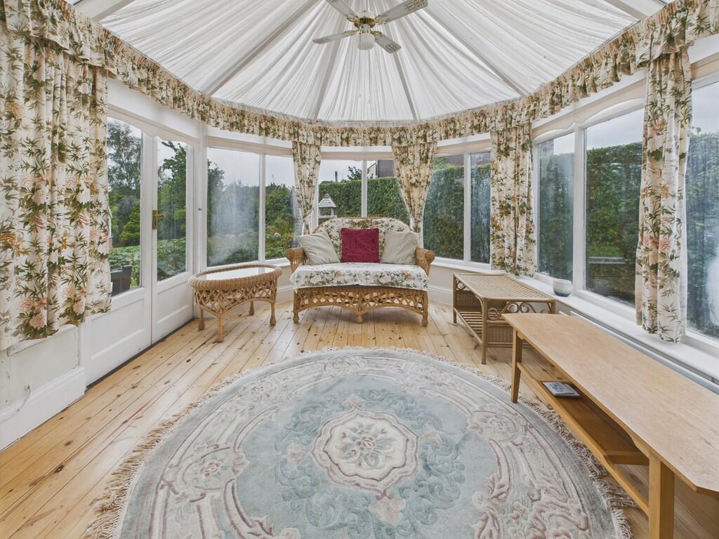 CAM04273G0-PR0158...