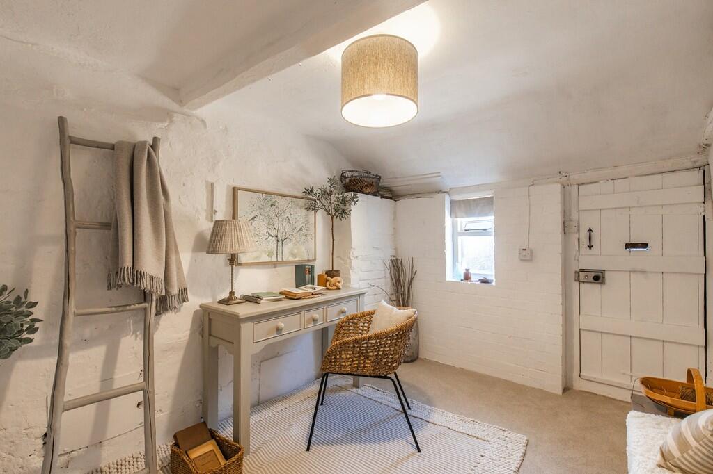 White Cottage Hou...