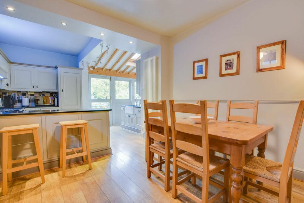 L-Shaped Kitchen/Diner