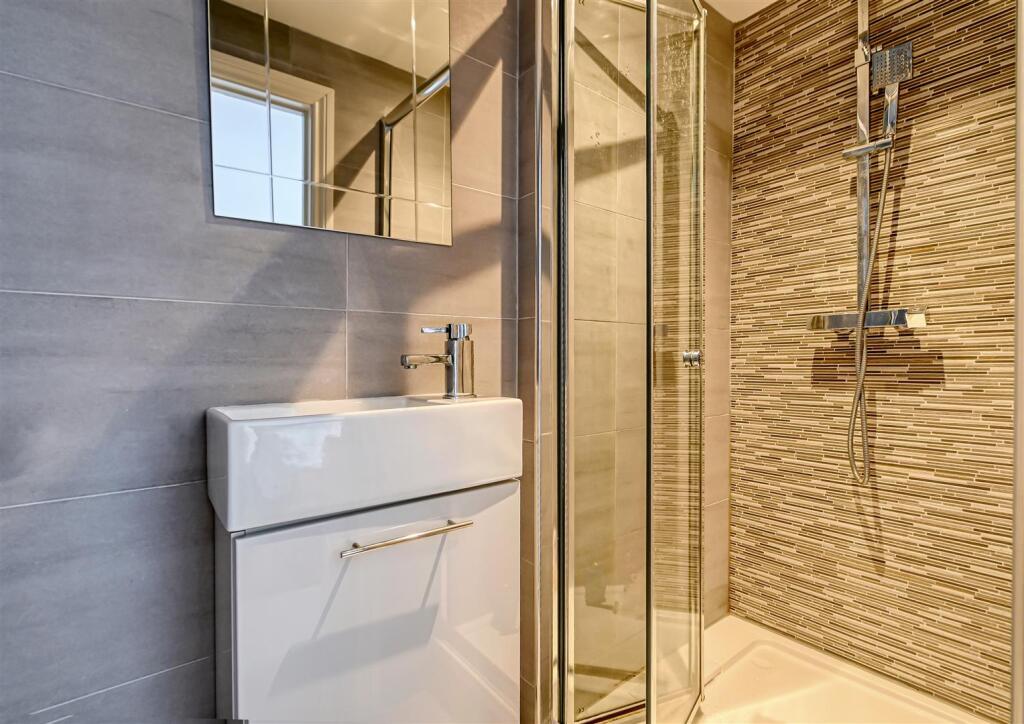 12 Queensway Drive-10.jpg