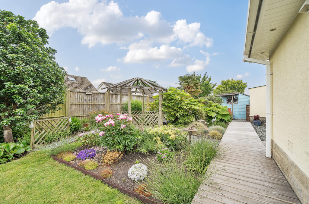 1299401-6-683834d...