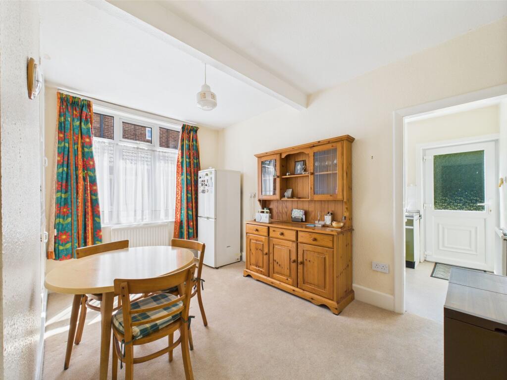 Sitting/Alternative Dining Room