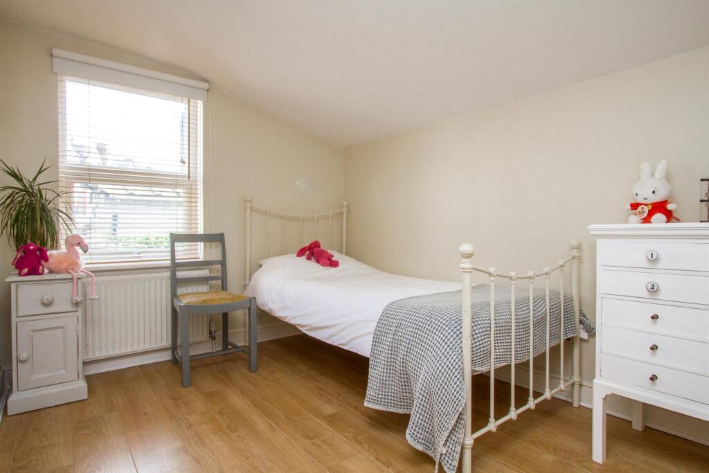 bedroom3a.jpg