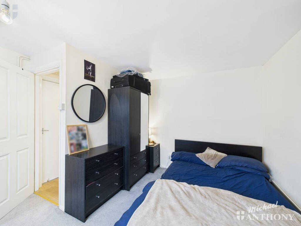 CAM03218G0-PR0853-STILL018-thumbnail-h750-70