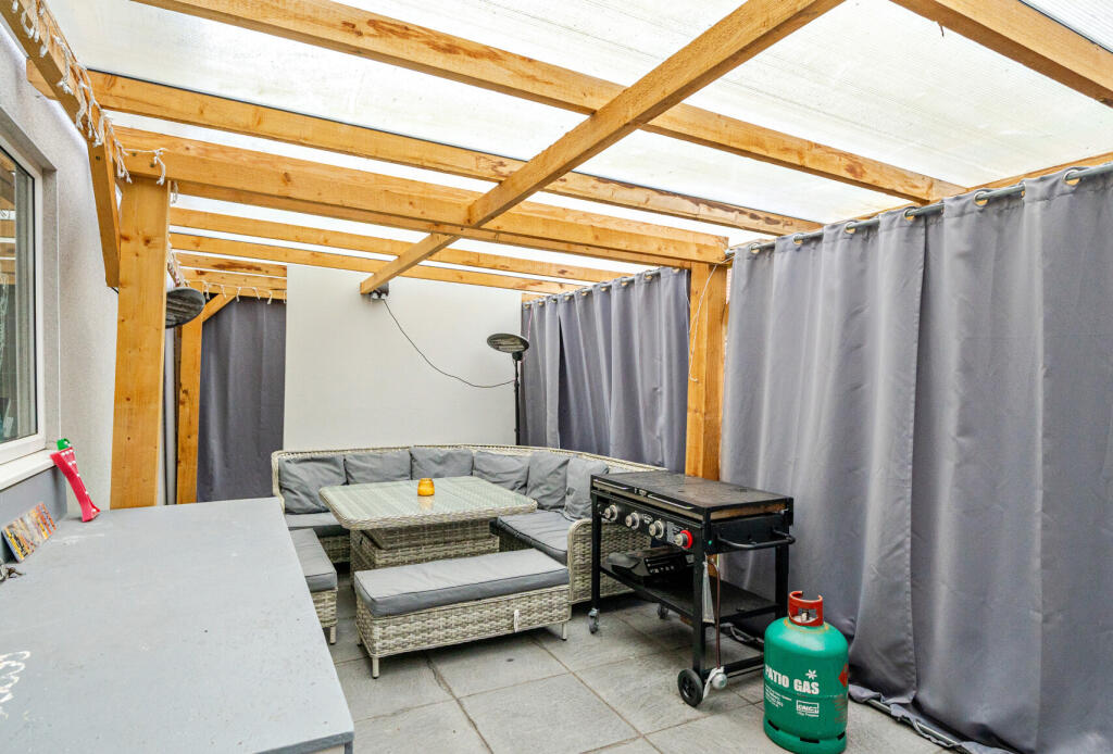 1383014-8-69247e5...