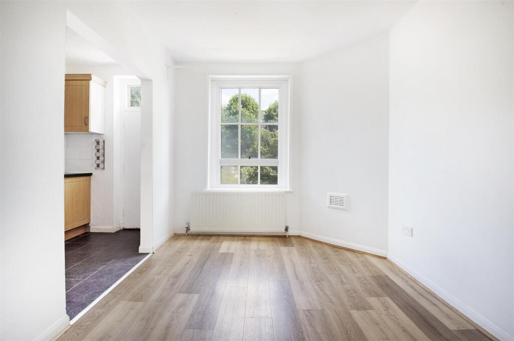 Kitchen/ Dining Area
