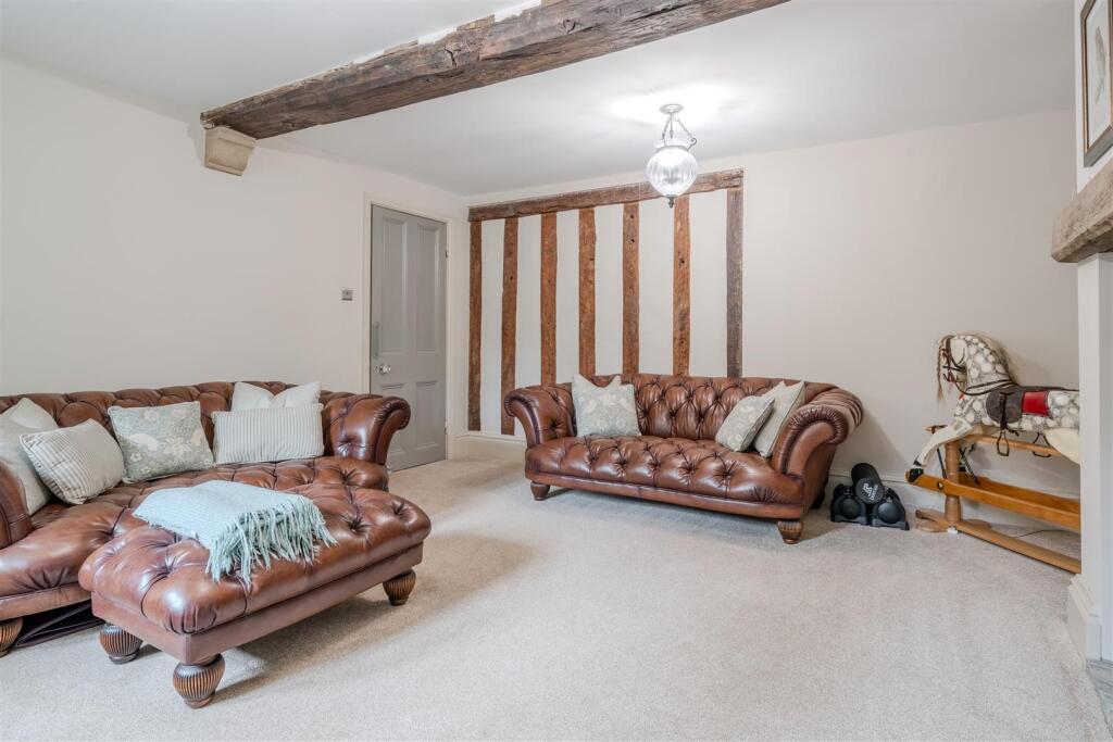 Living Room-3.jpg