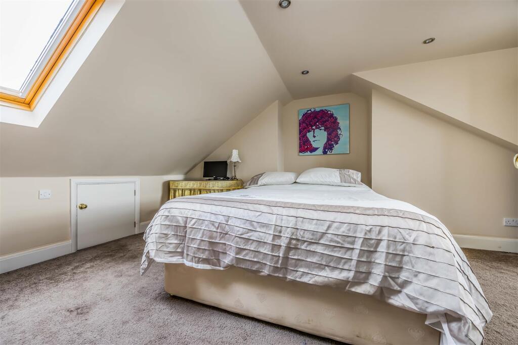 2A Wesley Grove, Copnor-Small-PorticoMarketing-Sol