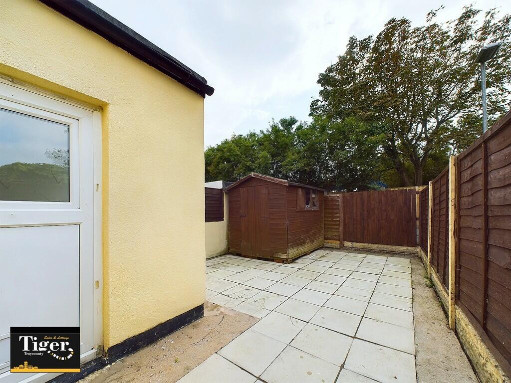 CAM02176G0-PR0352...