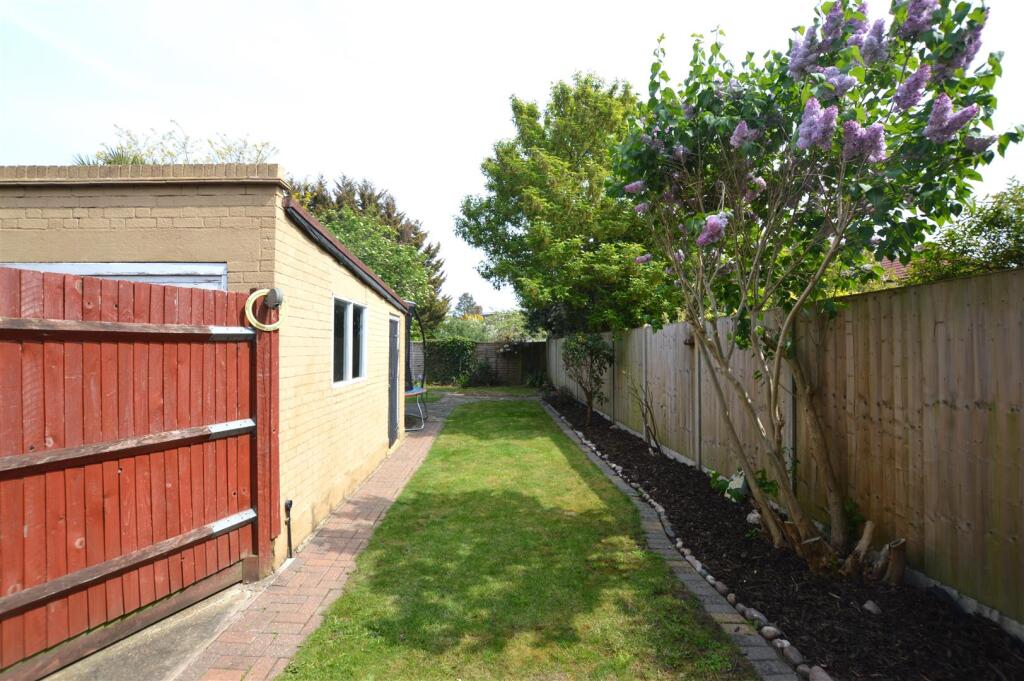 10 Shirley Drive gdn.JPG