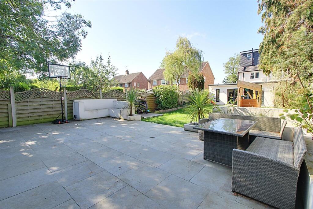 Patio 1.jpg