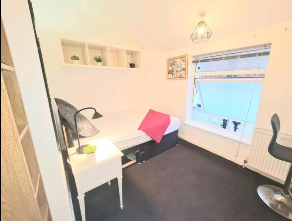 Modern double bedroom