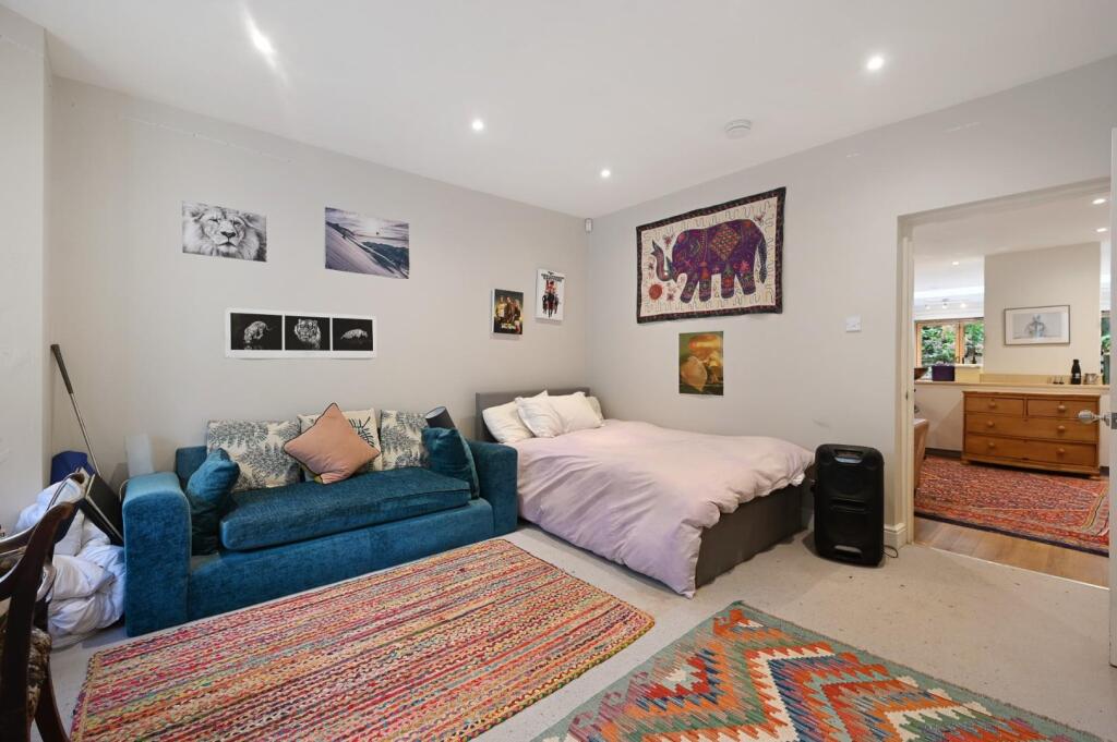 RCFB- aynhoe road- LG bedroom 4 (1).jpg