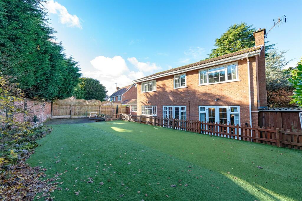 6 Redmoor Gardens-External 1.jpg