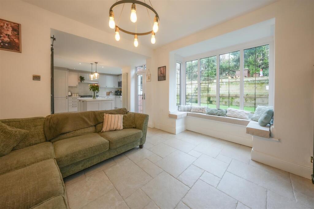 SITTING ROOM/DINING KITCHEN