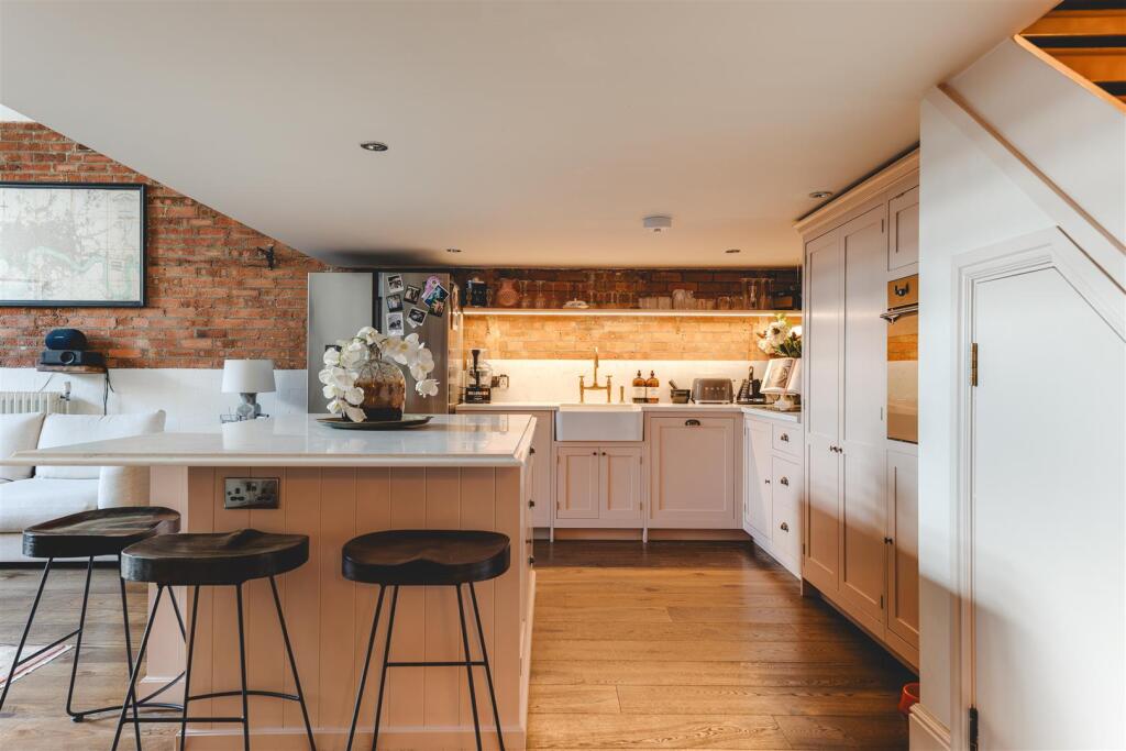 Academy Apartments-18.jpg