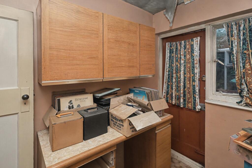 11 Meadway, Enfield, EN3 6NT