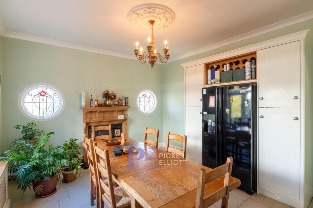 Living Kitchen/Dining Room